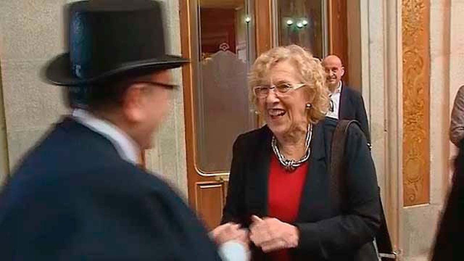 Carmena aplaude la tradición castiza del entierro de la  sardina