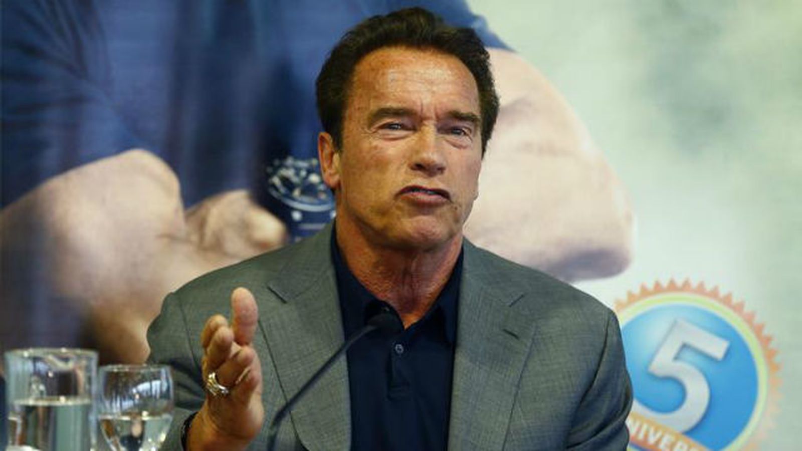 Trump dice que Schwarzenegger fue "despedido" de su programa de televisión