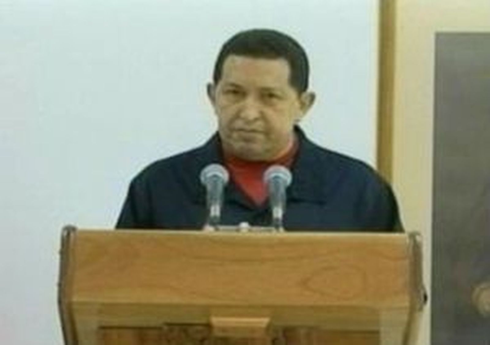 Hugo Chávez reconoce en un mensaje televisado que ha sido operado de cáncer