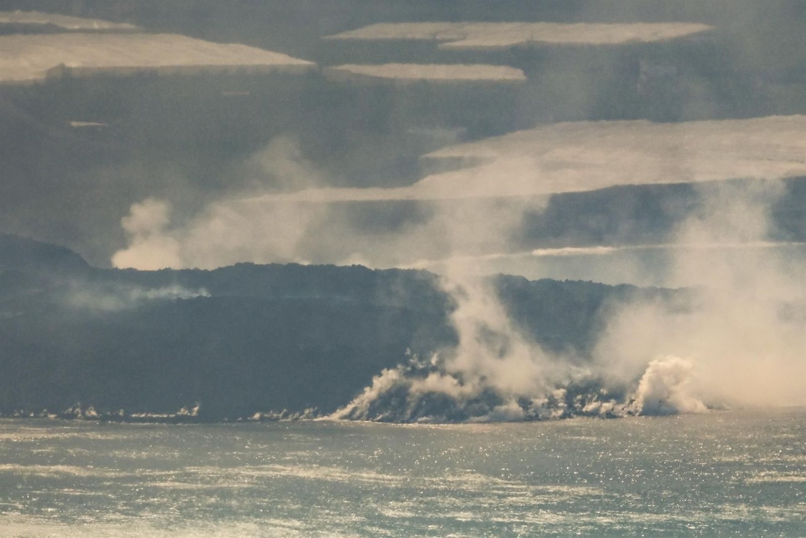 La lava del volcán de La Palma crea un enorme delta y gana terreno al mar