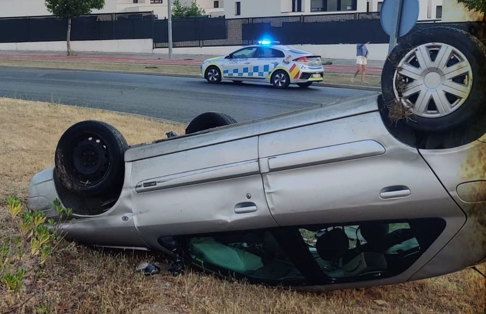Vehículo accidentado en Arroyomolinos