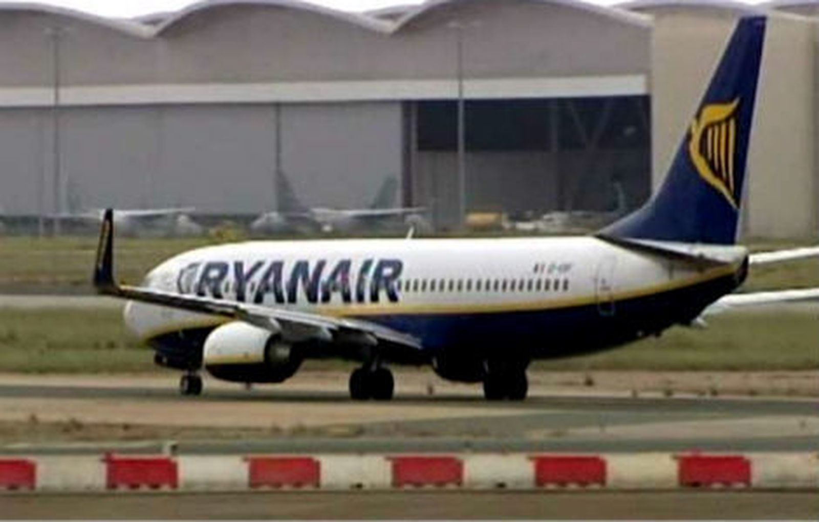 Fomento "tomará las decisiones"  una vez concluida la investigación sobre Ryanair