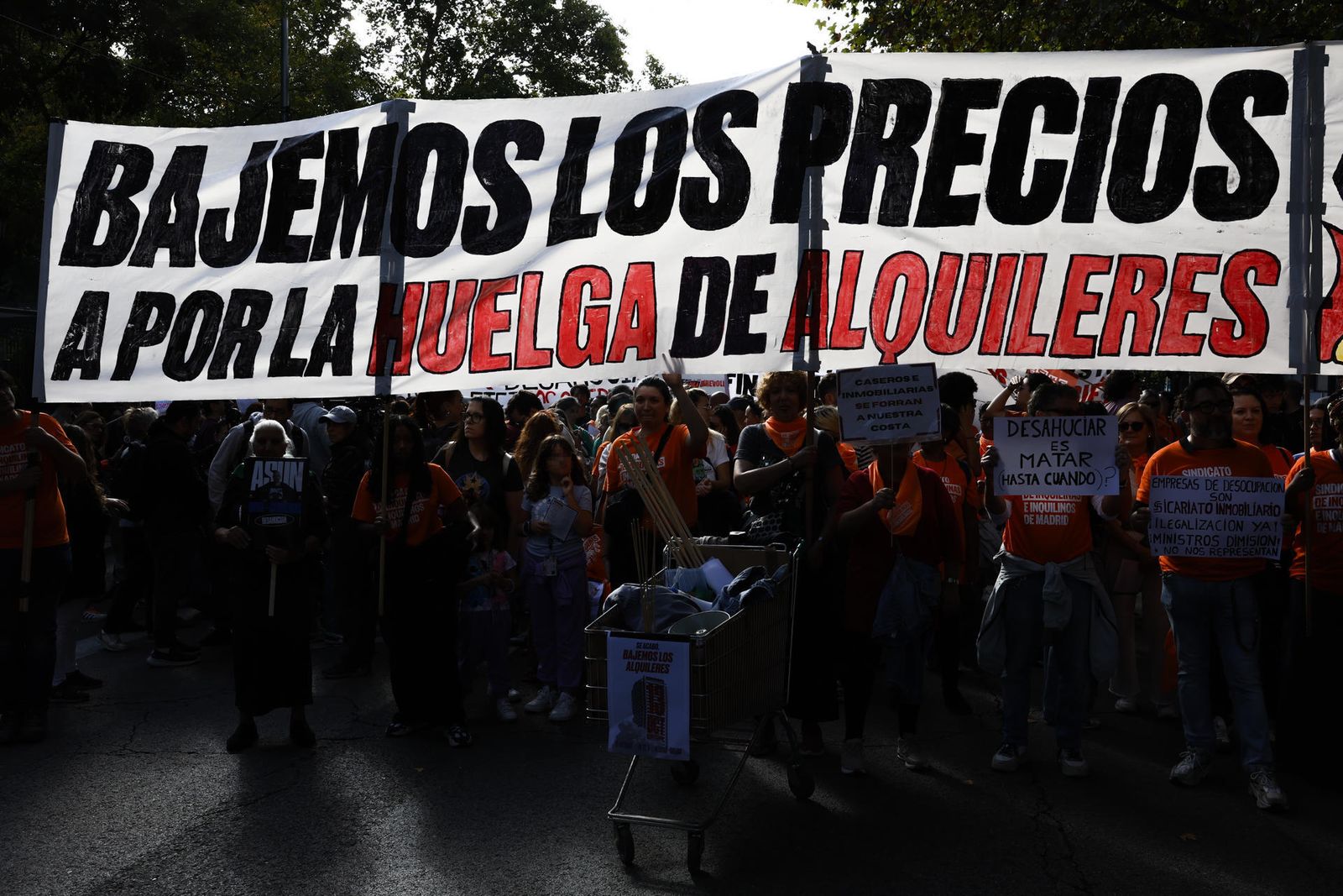 El Sindicato de Inquilinas de Madrid pide ir a la huelga  de alquiler: "Somos miles las que sostenemos este sistema"