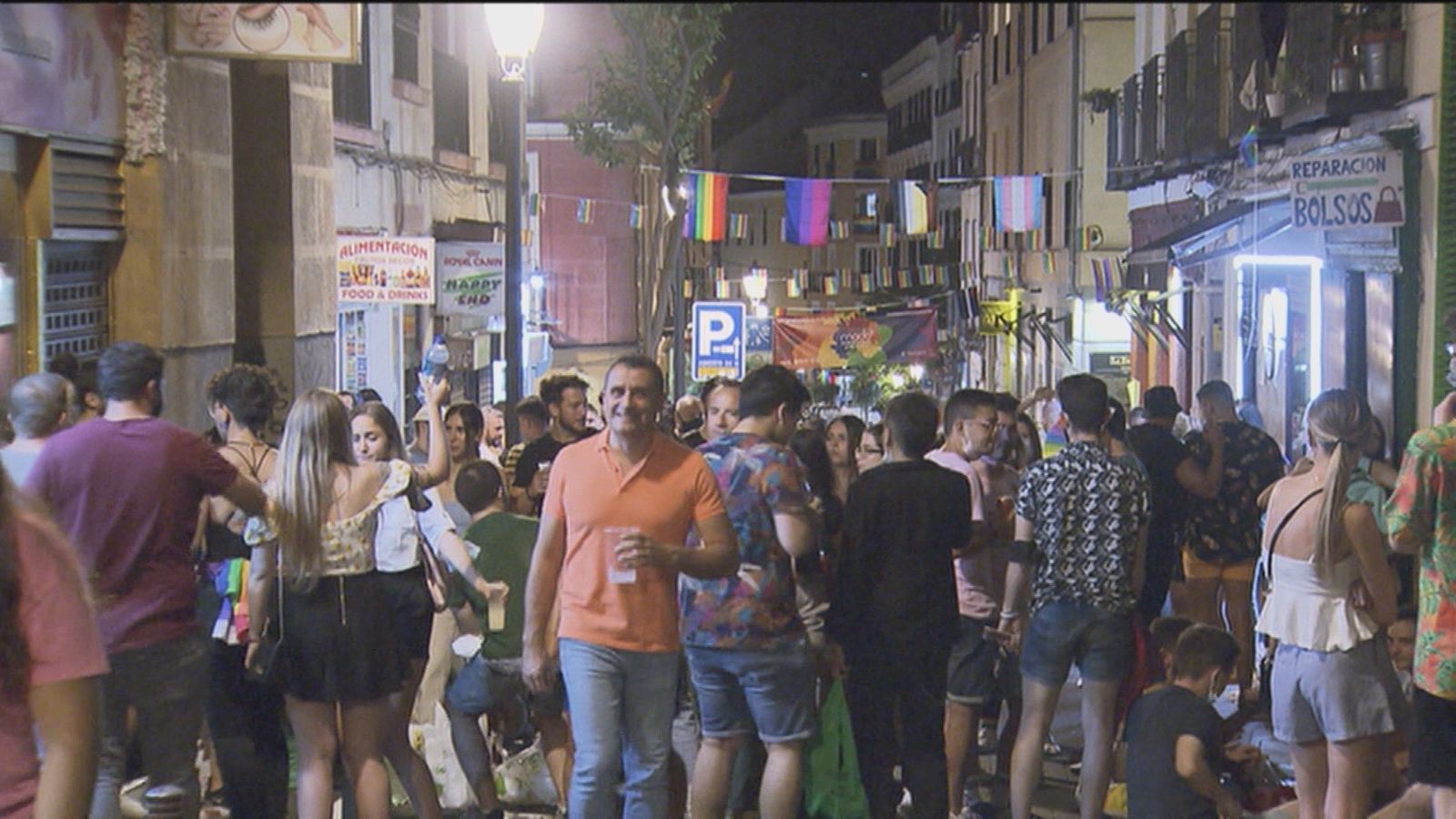 Los vecinos de Chueca se quejan de las fiestas del Orgullo hartos de los botellones, suciedad y aglomeraciones