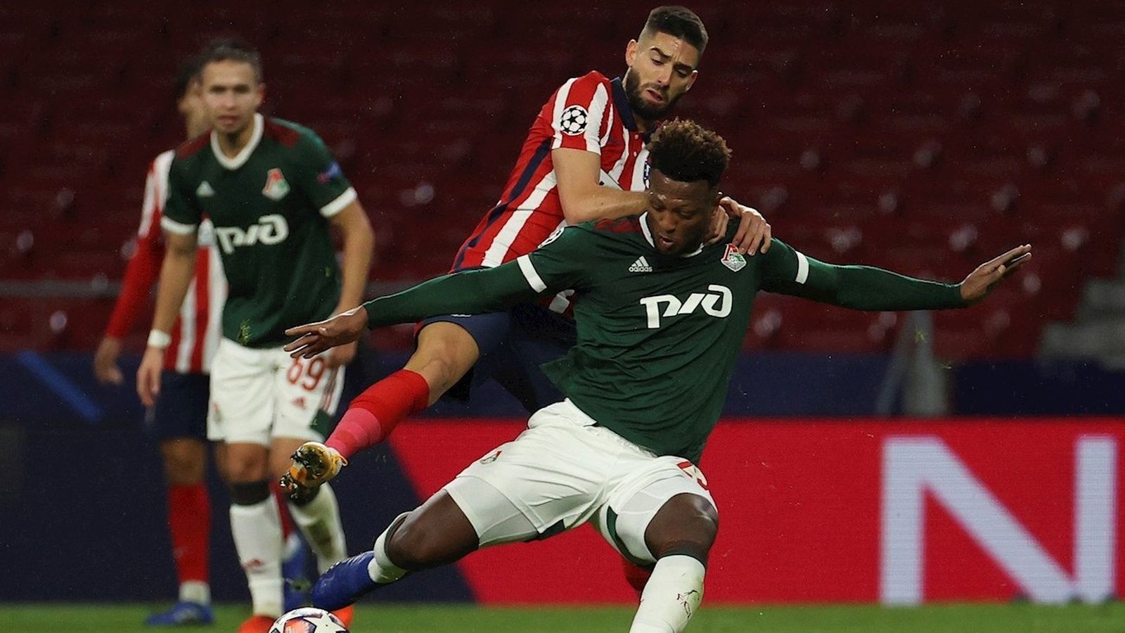 Yannick Carrasco ante el Lokomotiv