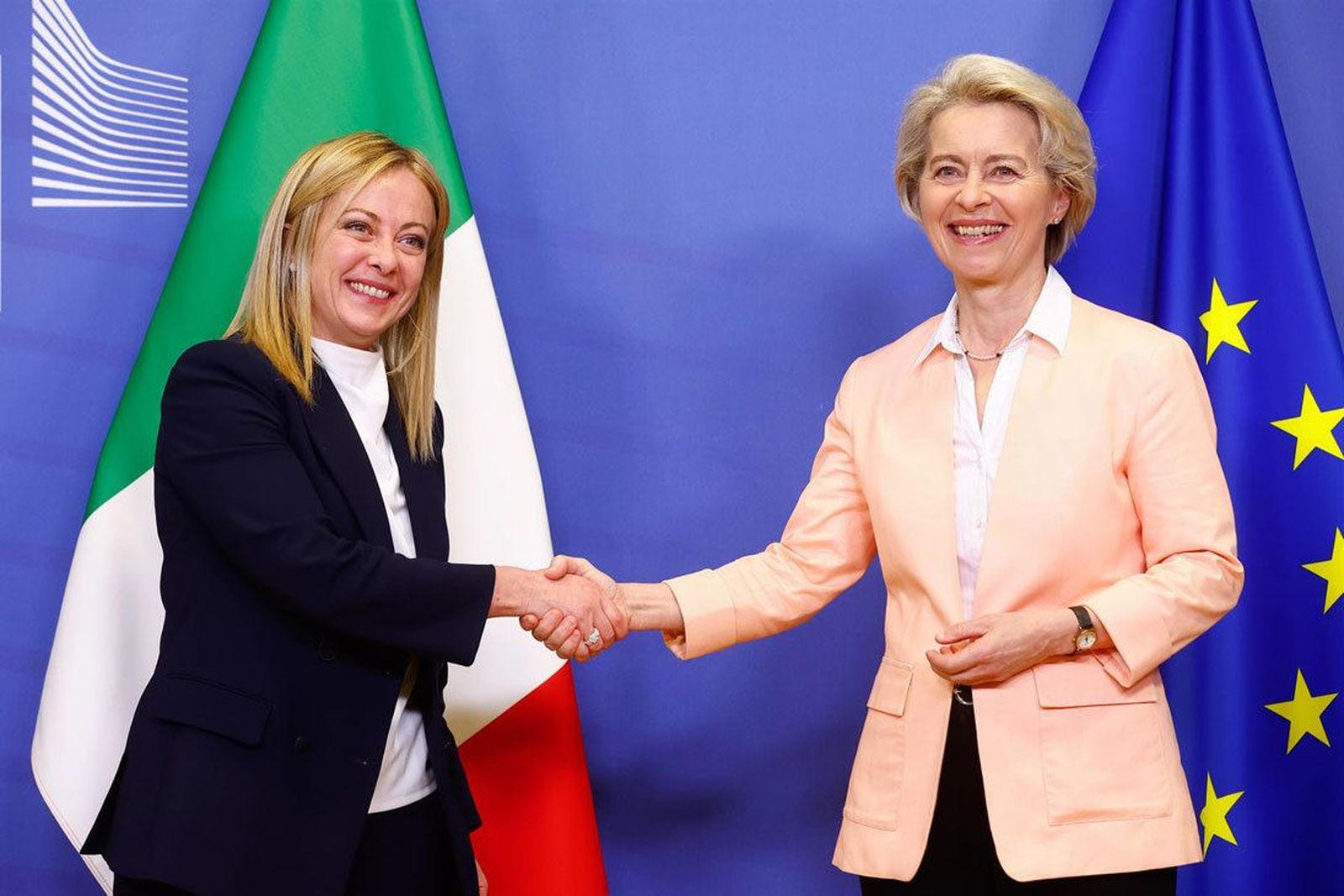 Meloni traslada a los líderes europeos su voluntad de "colaborar" con la UE