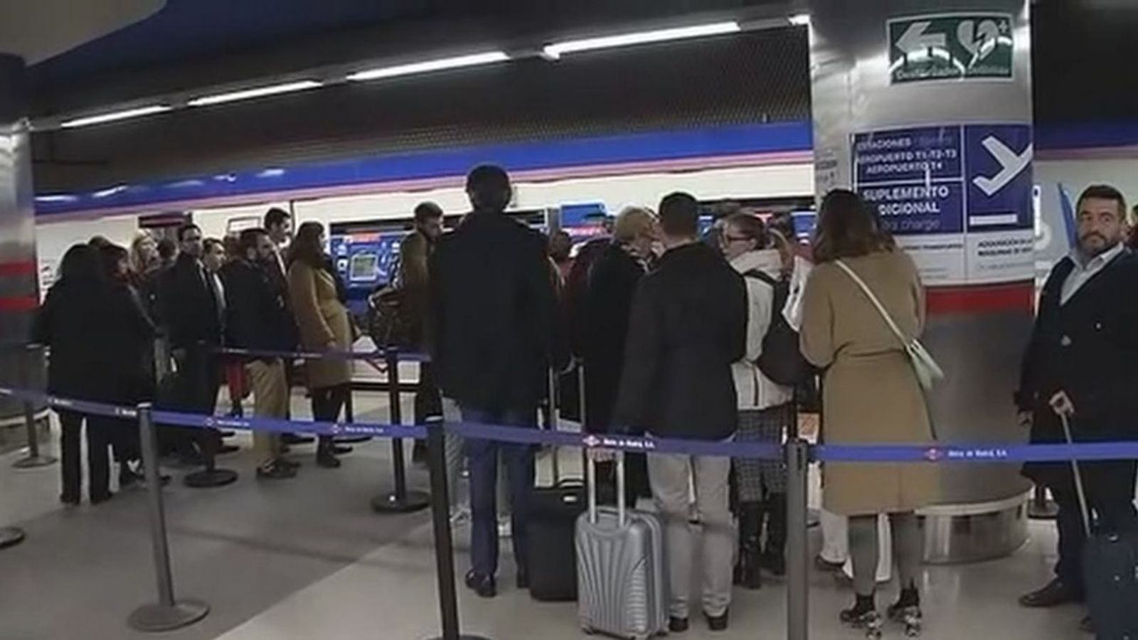 Segunda jornada de colapso en el Metro de Madrid por la huelga de taxistas
