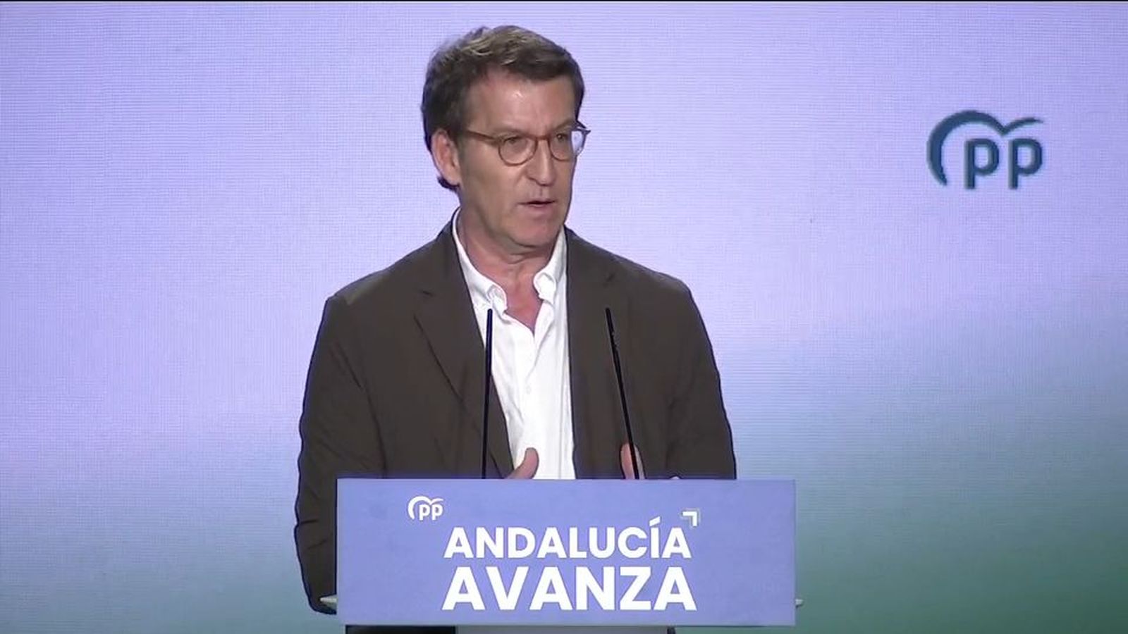 Feijóo acusa a Sánchez de desgastar las instituciones del Estado