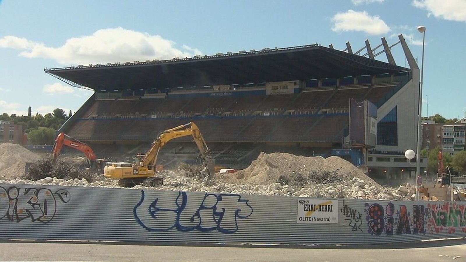 Hartos de las obras de demolición del Calderón: "Es insoportable"