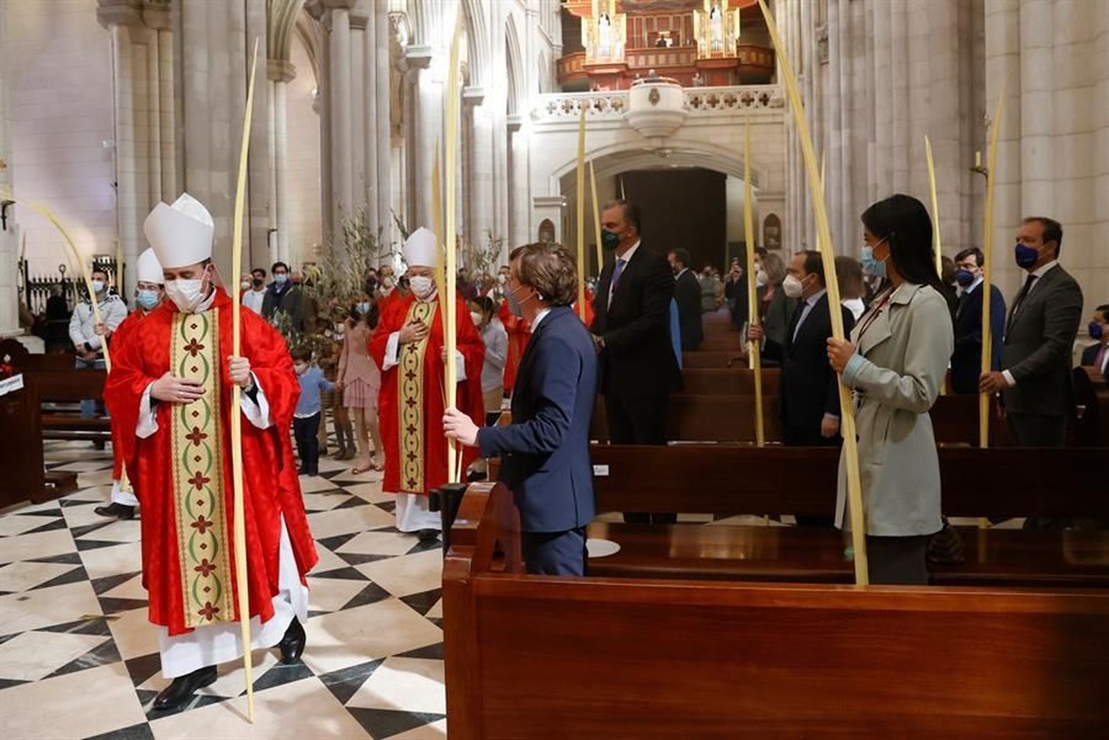 Santa Misa de Domingo de Ramos desde La Almudena