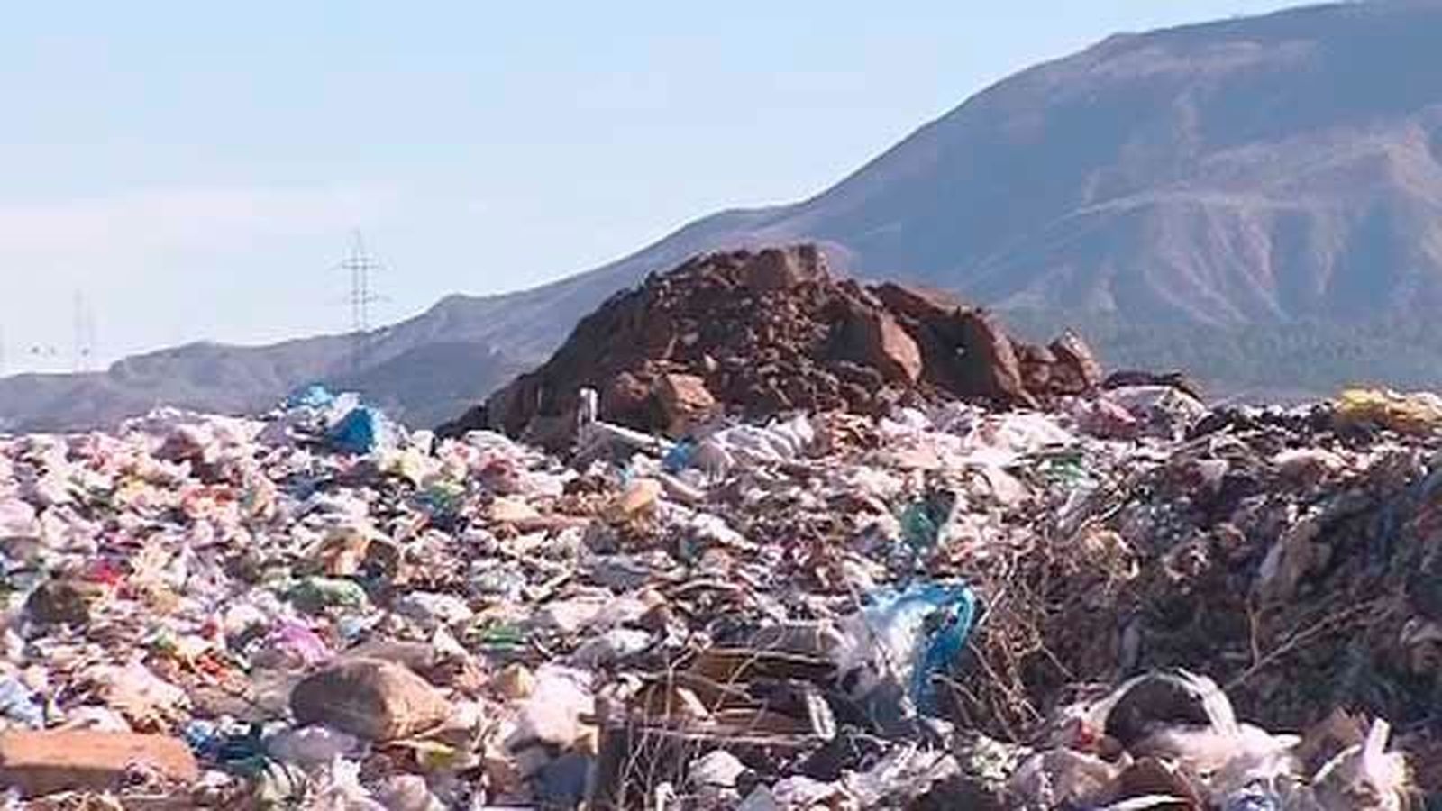La solución al vertedero de Alcalá tendrá que esperar a septiembre