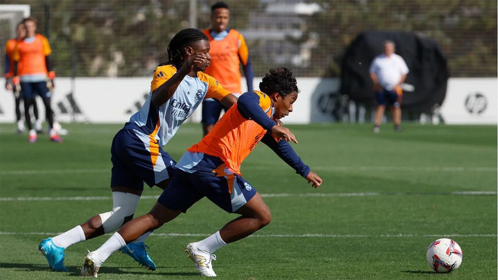 Camavinga comienza a tocar balón