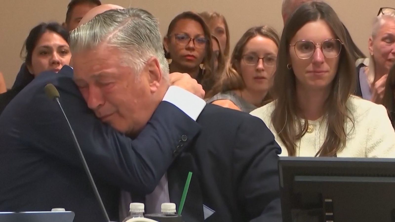 Baldwin escucha el veredicto de su juicio