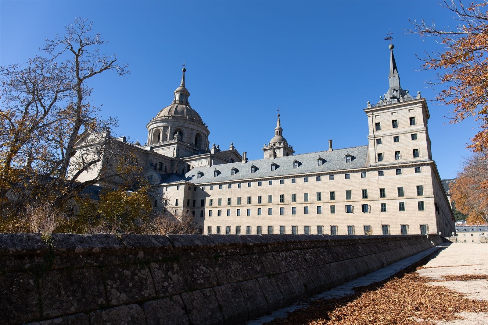 Vista de la fachada del Monasterio de San Lorenzo de El Escorial