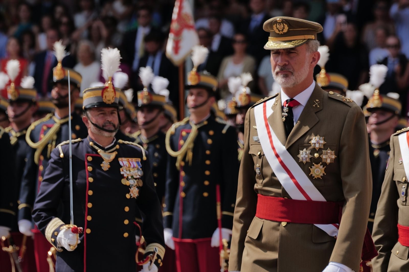 El Rey Felipe VI durante el acto de entrega de Reales Despachos  en la Academia General Militar de Zaragoza, a 7 de julio de 2023