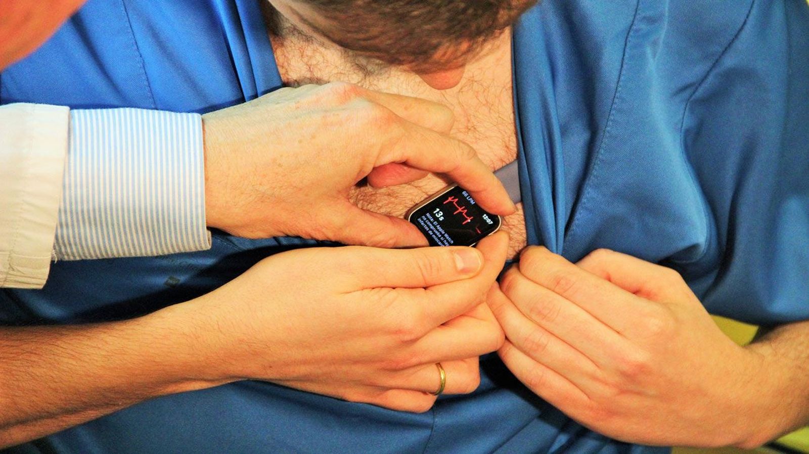 Un cardiólogo del Clínico San Carlos descubre cómo hacer electrocardiogramas con un reloj inteligente