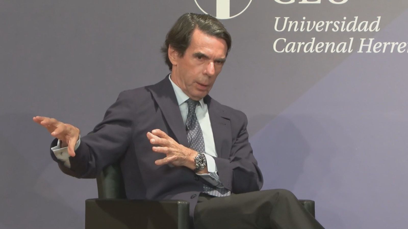 Aznar llama “farsante” a Sánchez por sus cinco días de reflexión