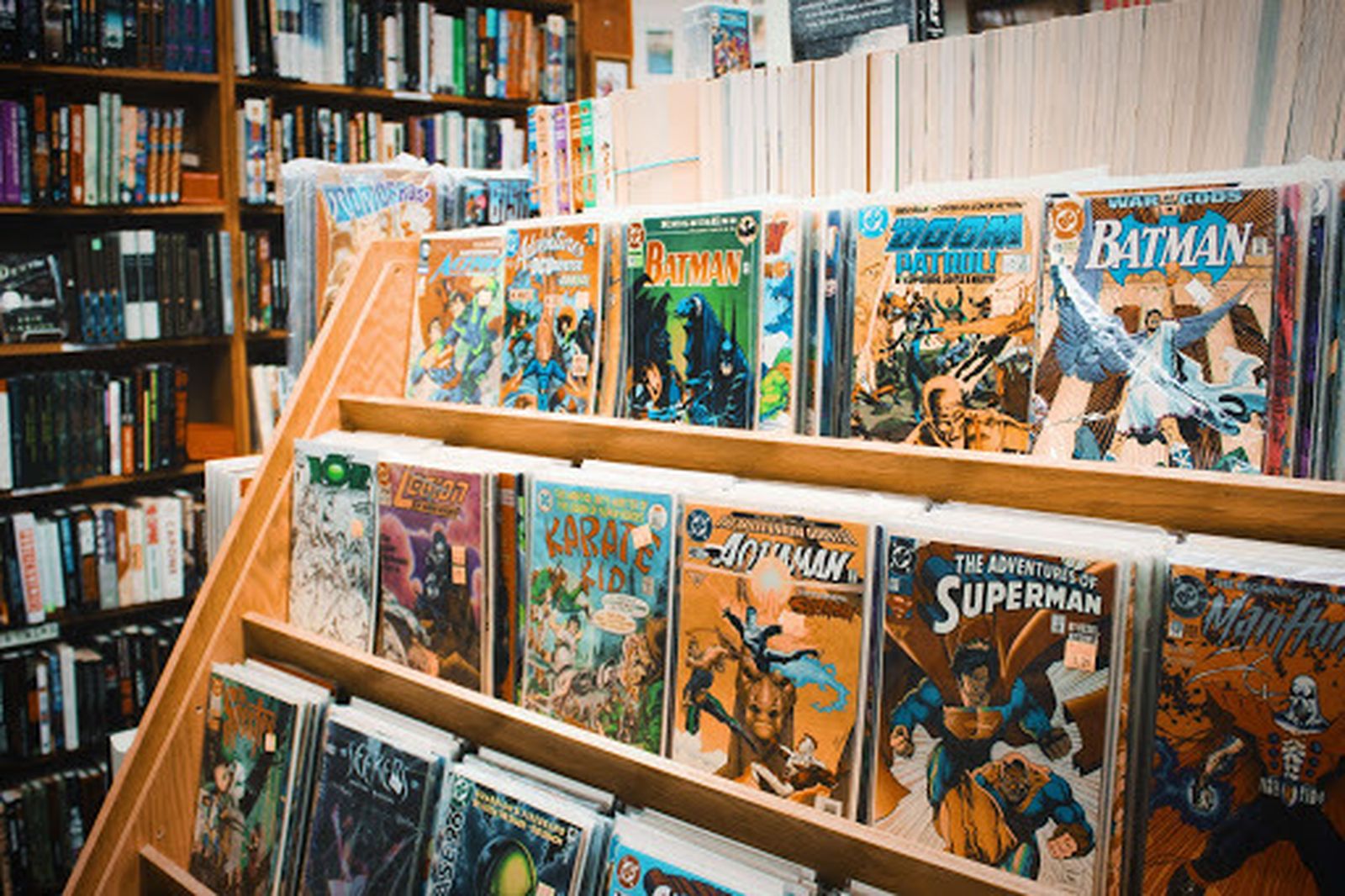 Rincón dedicado a los cómics en la biblioteca de El Molar