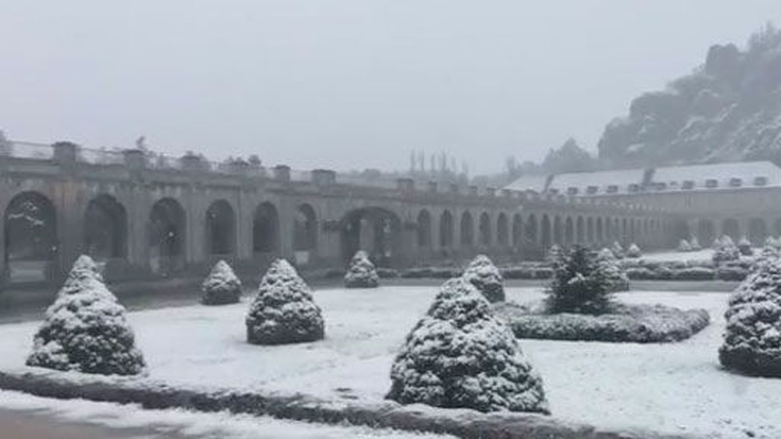 La sierra madrileña se cubre de blanco en pleno mes de abril