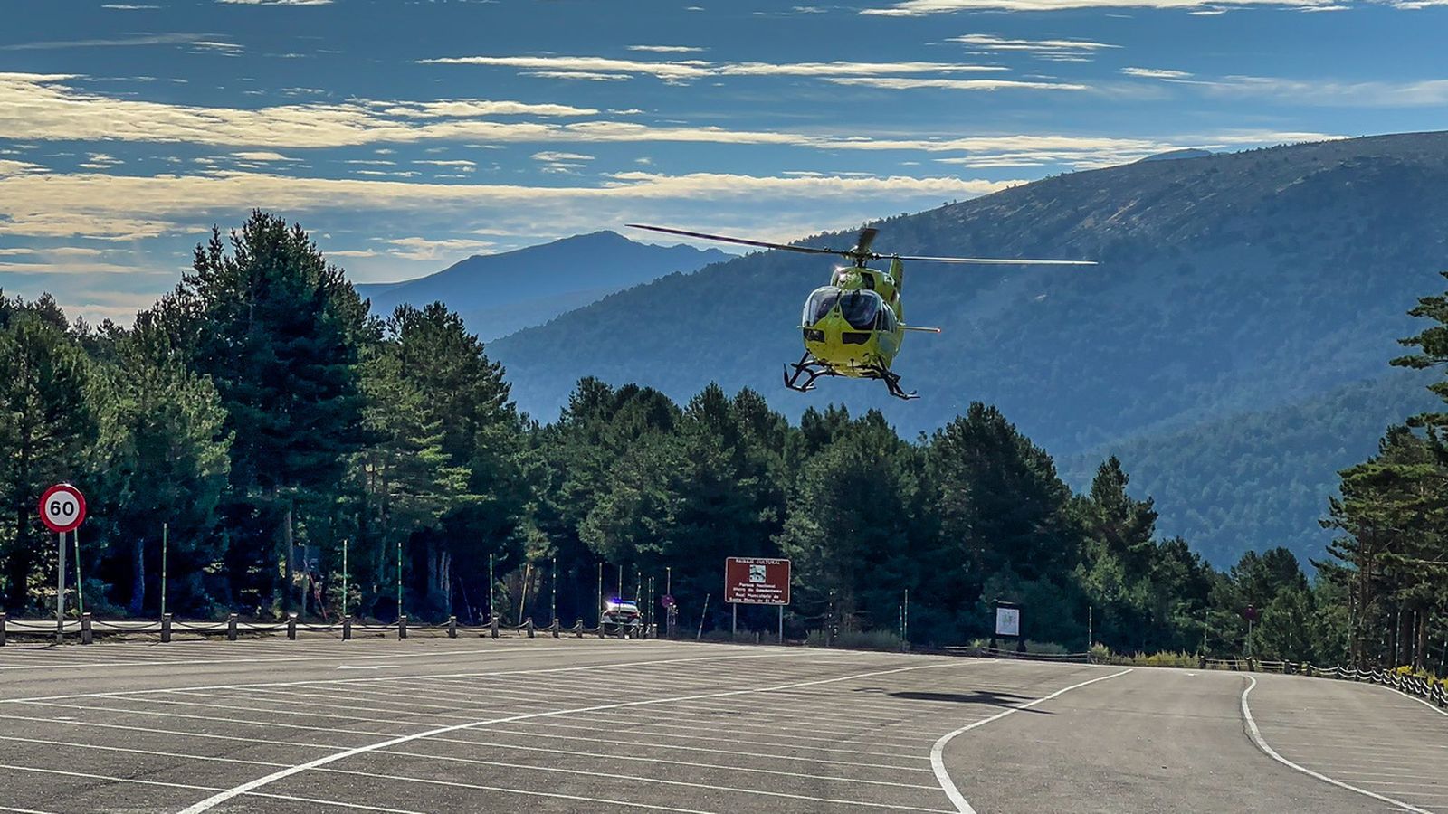 Traslado en helicóptero de un hombre herido en el Puerto de Cotos