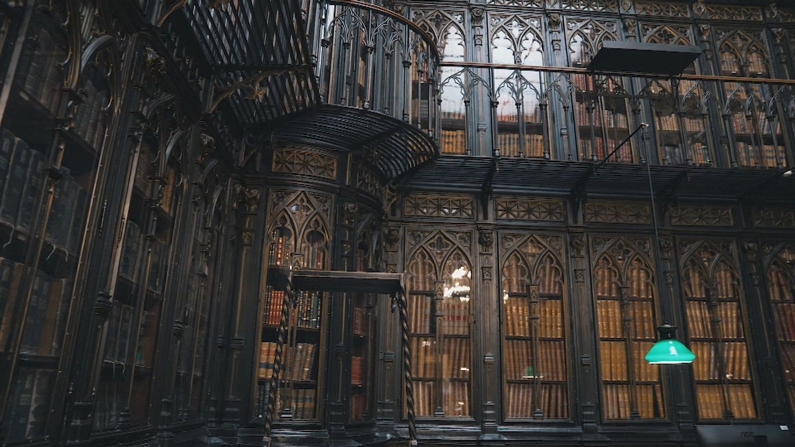 La sede del Senado era el convento de doña María de Aragón y hoy cuenta con esta histórica biblioteca