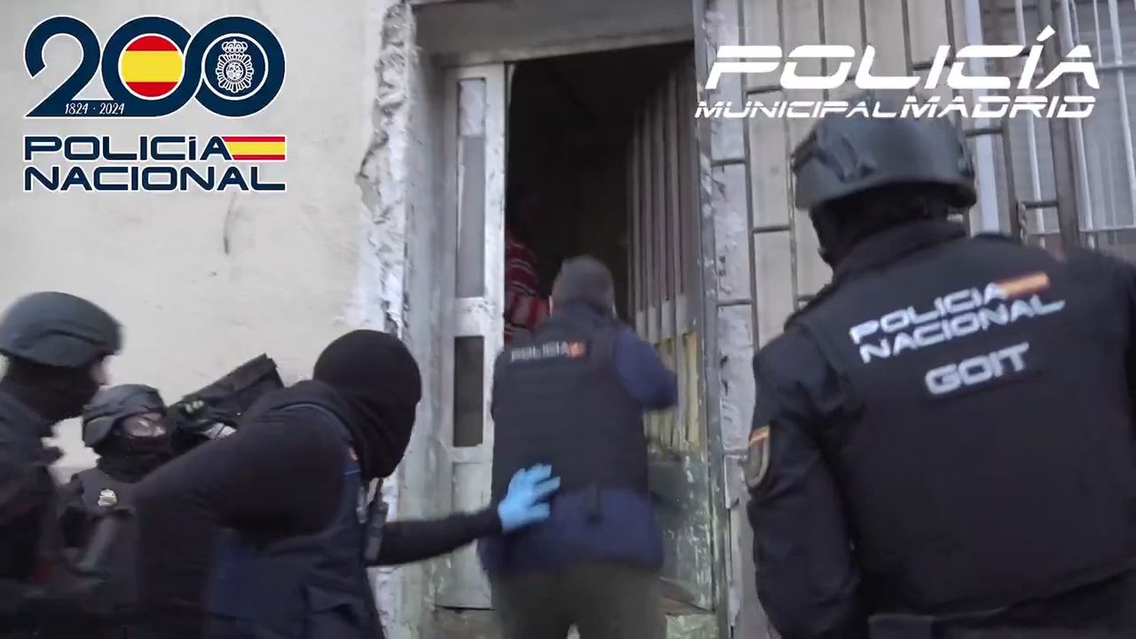 Tres narcopisos desmantelados en Puente de Vallecas: incautan drogas, armas y casi 18.000 euros en efectivo