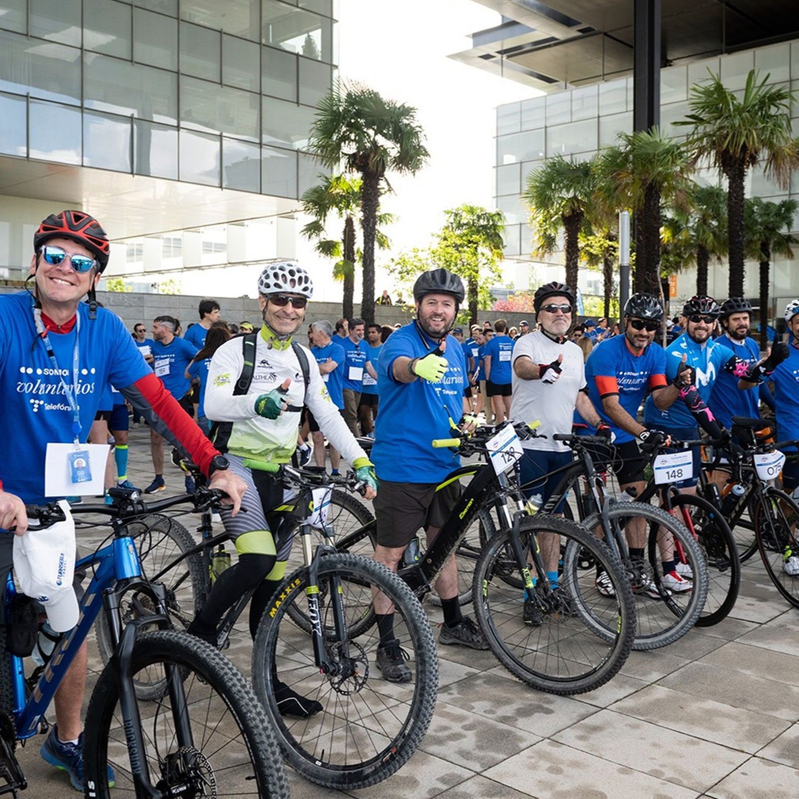 Un grupo de ciclistas parte hoy desde Sol hacia París en el reto solidario '1309 Razones' por el cáncer infantil