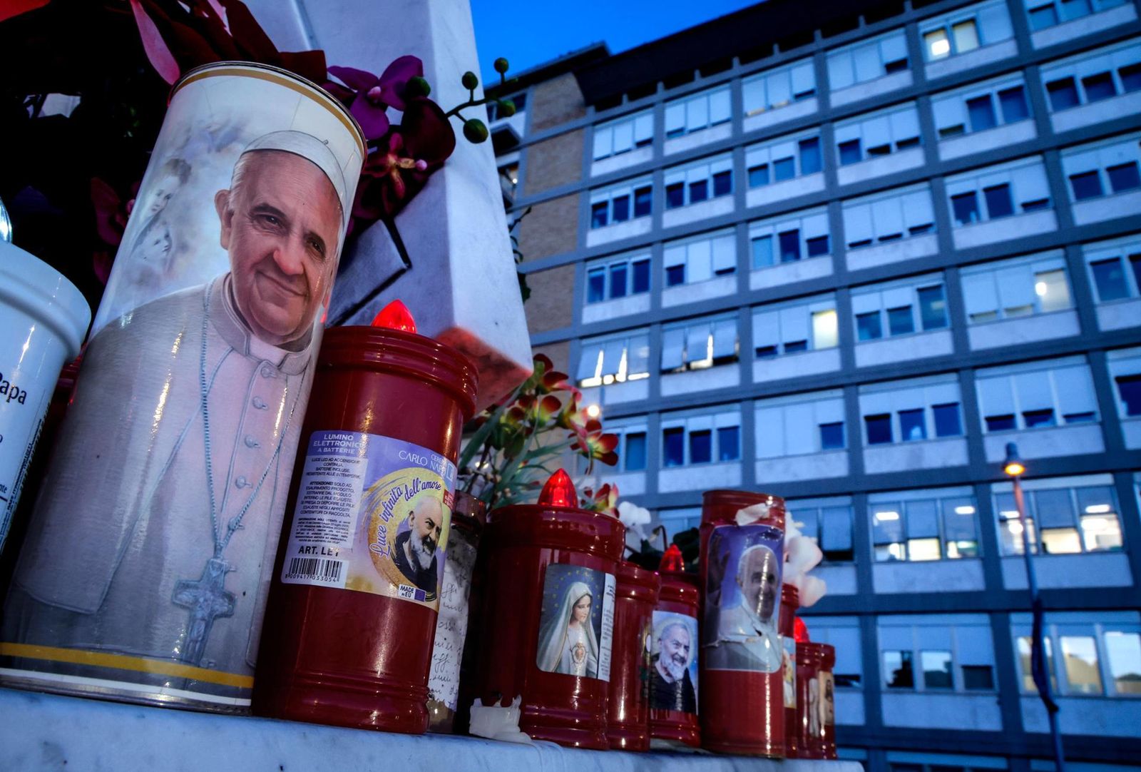 El Papa pasó una noche tranquila y descansó tras su crisis respiratoria