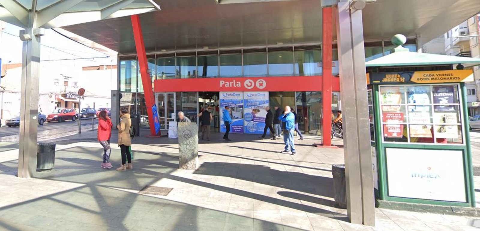 Acceso a la estación de Cercanías de Parla