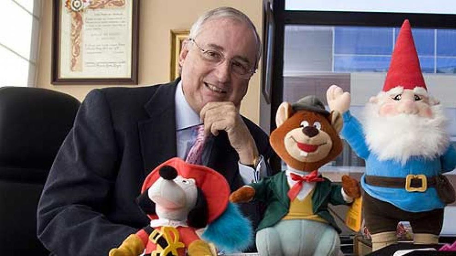 Claudio Biern Boyd junto a los personajes de D'Artacán, Rigodón o David el gnomo