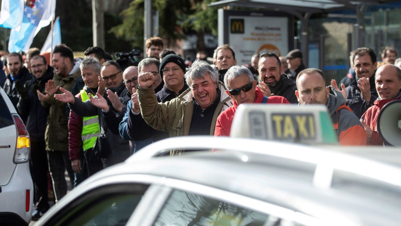 Taxistas gallegos se suman a la concentración llevada a cabo por el colectivo en el madrileño barrio de Vallecas
