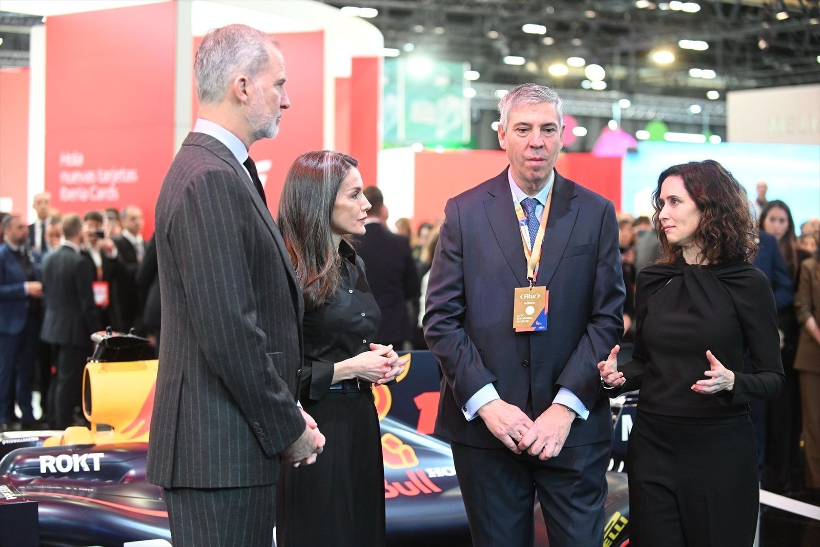 Los Reyes inauguran un Fitur marcado por el accidente de Adamuz