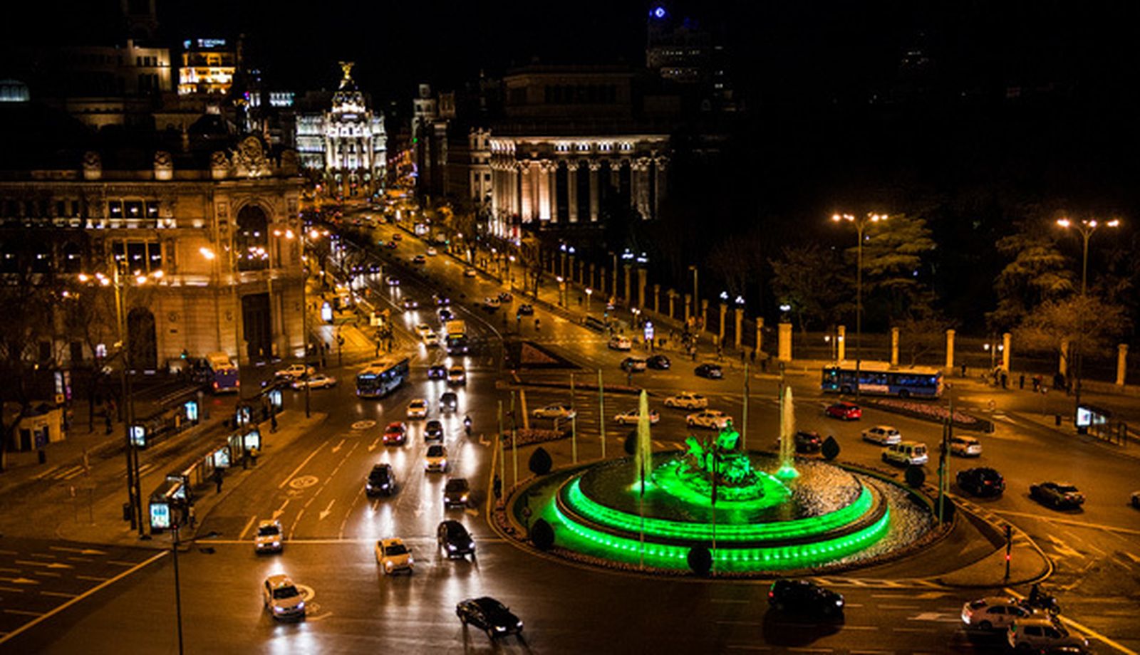 También en pleno centro de Madrid, existe otra opción para intentar ver las estrellas, aunque es un punto con bastante contaminación lumínica. Se trata del mirador del Palacio de Cibeles, en el Ayuntamiento. Desde allí tendrás unas vistas de 360 grados de toda la zona centro de la capital.