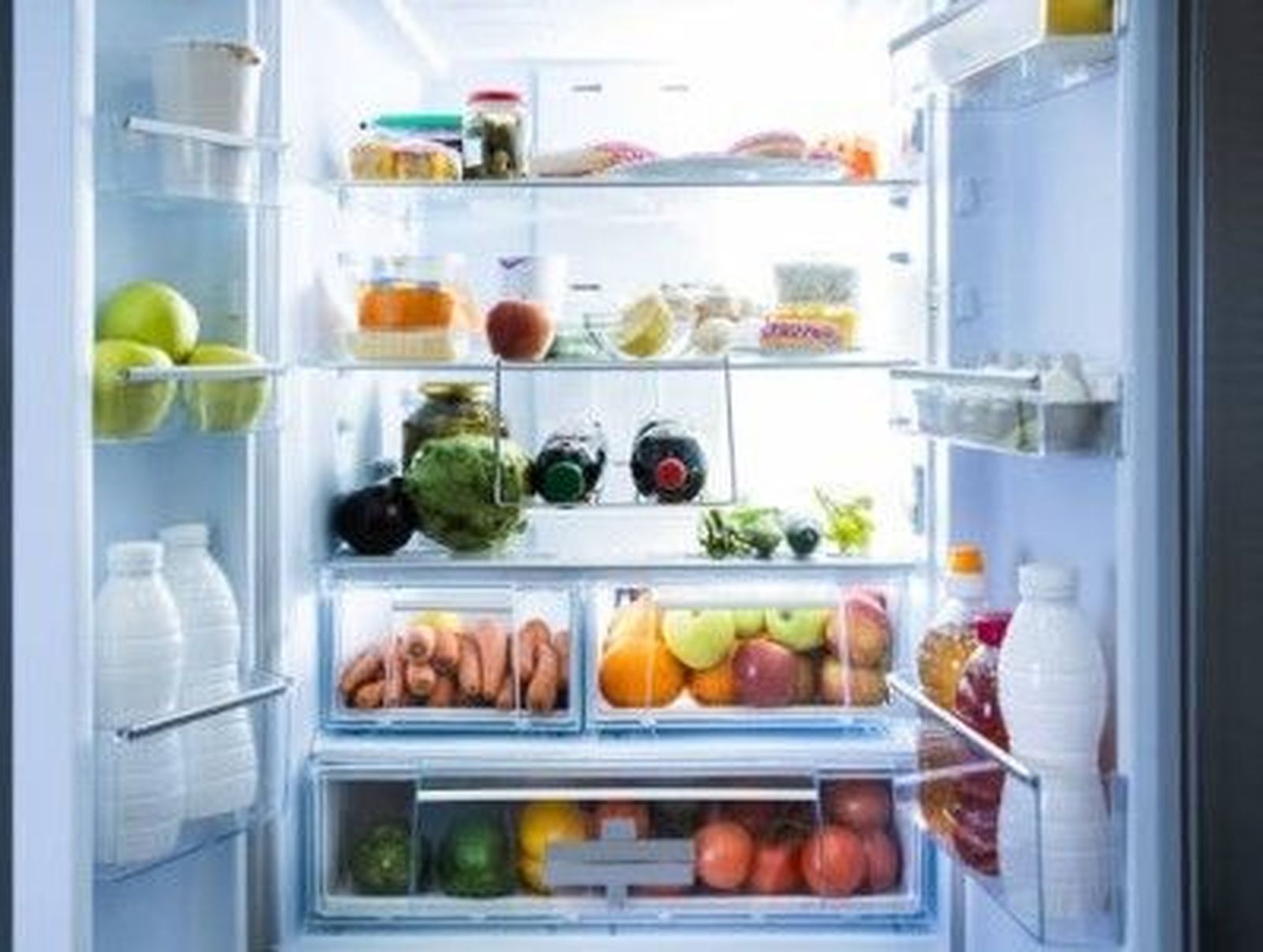 ¿Cómo deben colocarse los alimentos en la nevera para que aguanten el mayor tiempo posible?