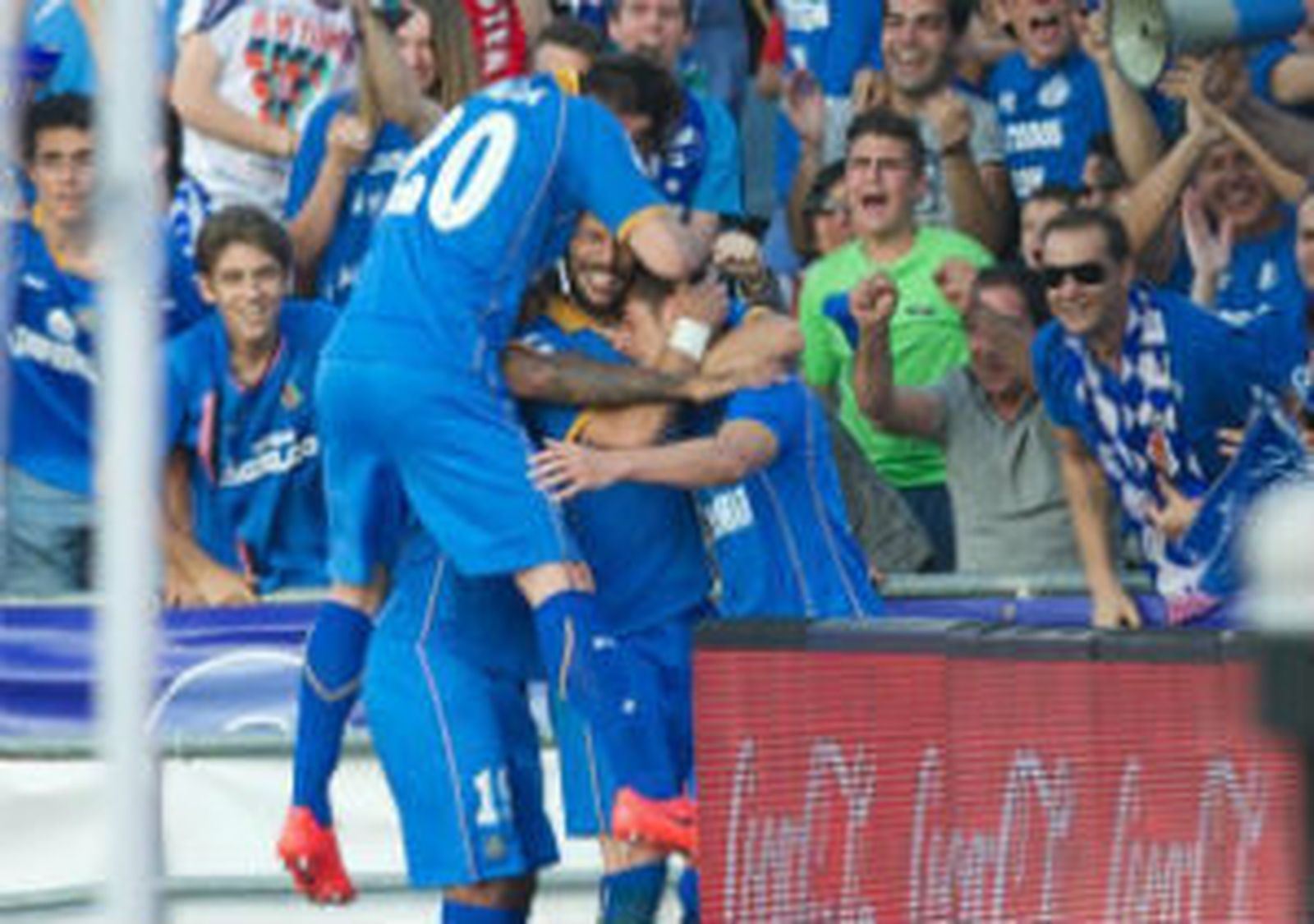 Los jugadotes del Getafe celebra el gol