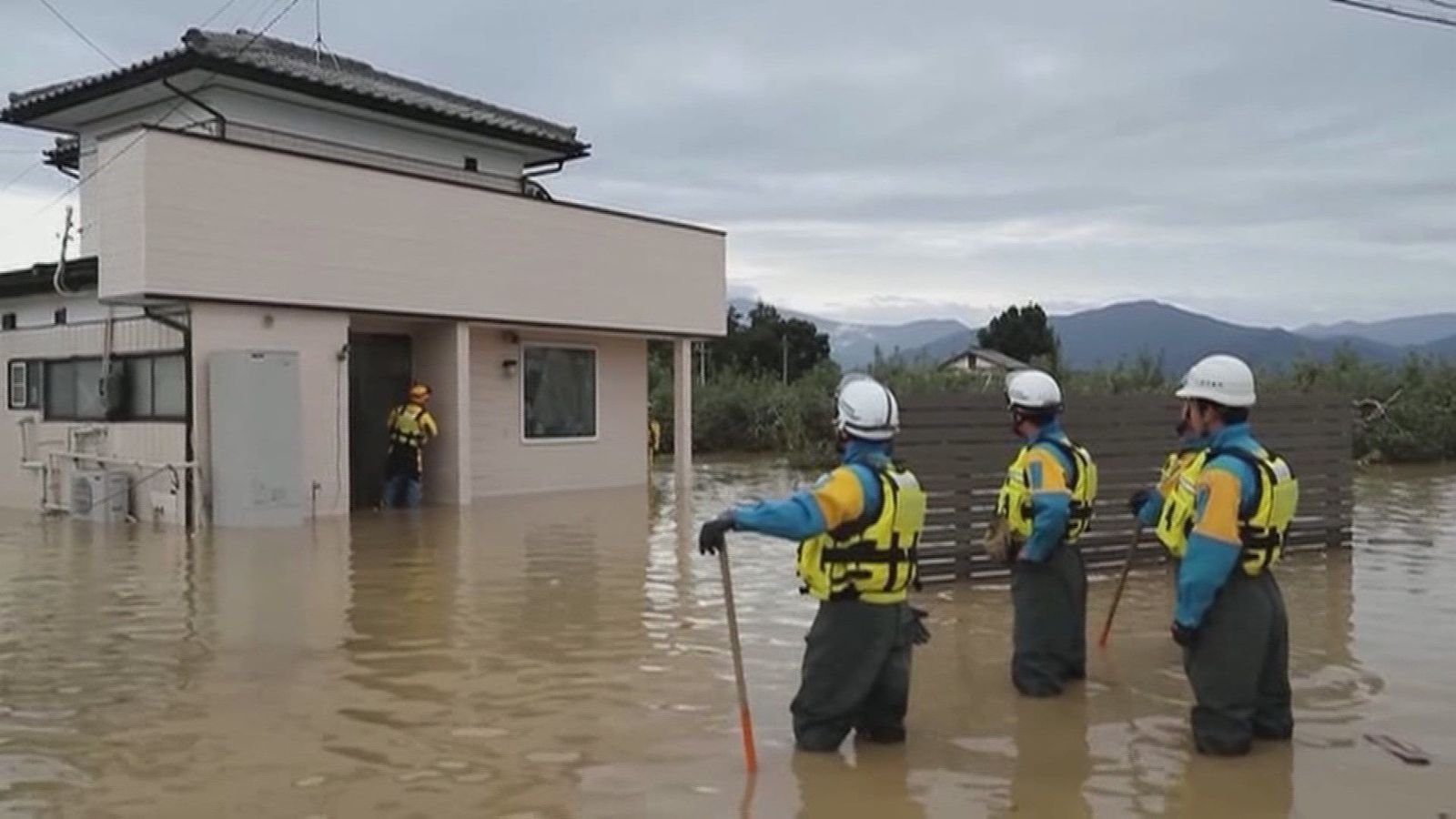 Japón busca supervivientes tras el paso del tifón que dejó 56 muertos