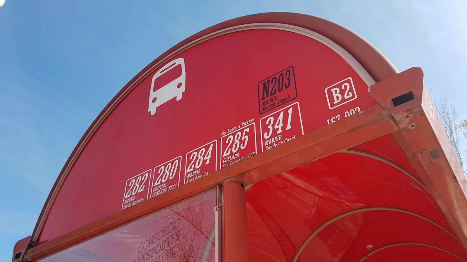 Los vecinos del camino de la Zarzuela se quedan sin autobús