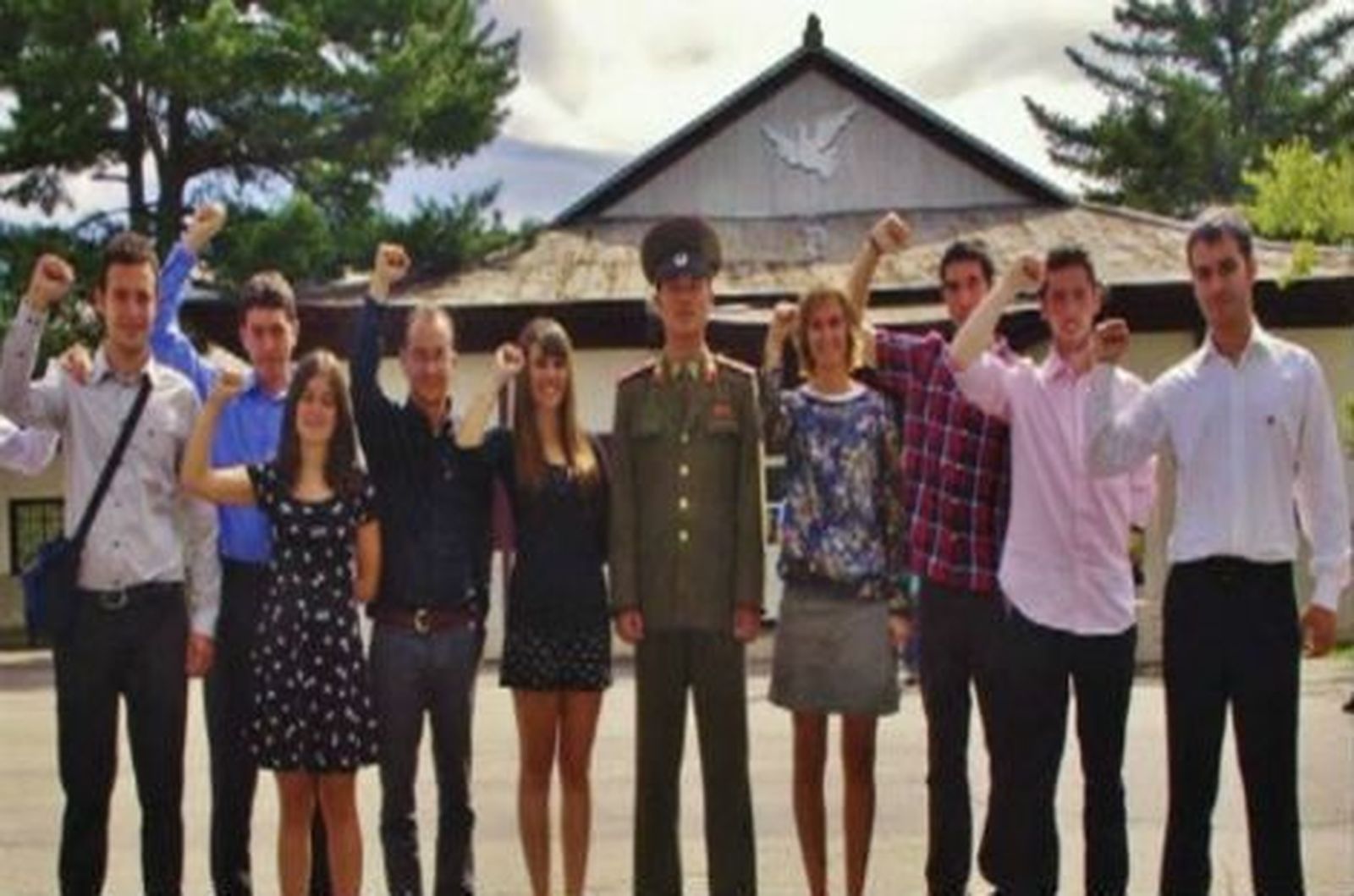 Jóvenes comunistas españoles, con la dictadura de Corea del Norte