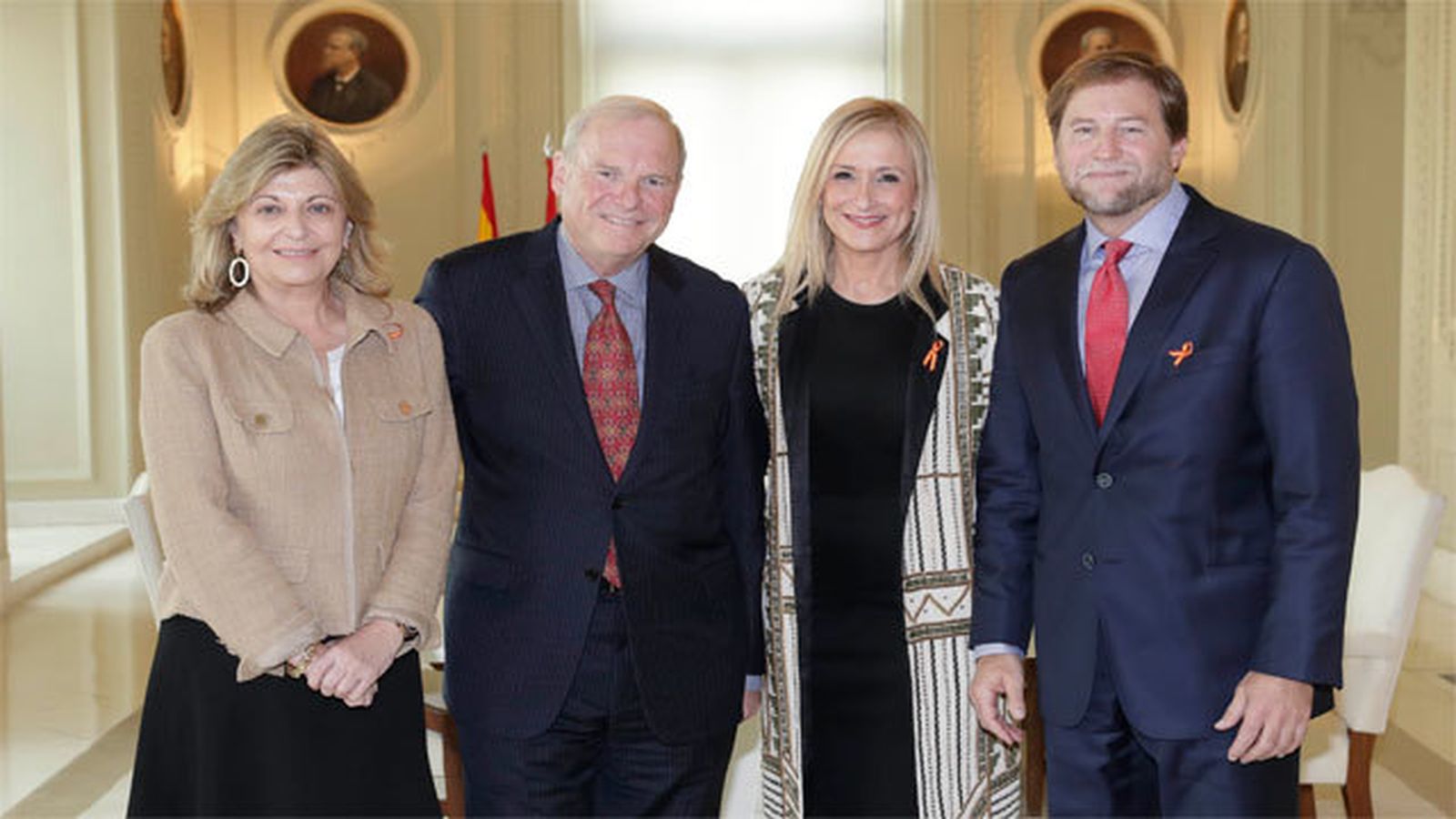 Cifuentes con los responsables el grupo Cordish y la consejera de Economía