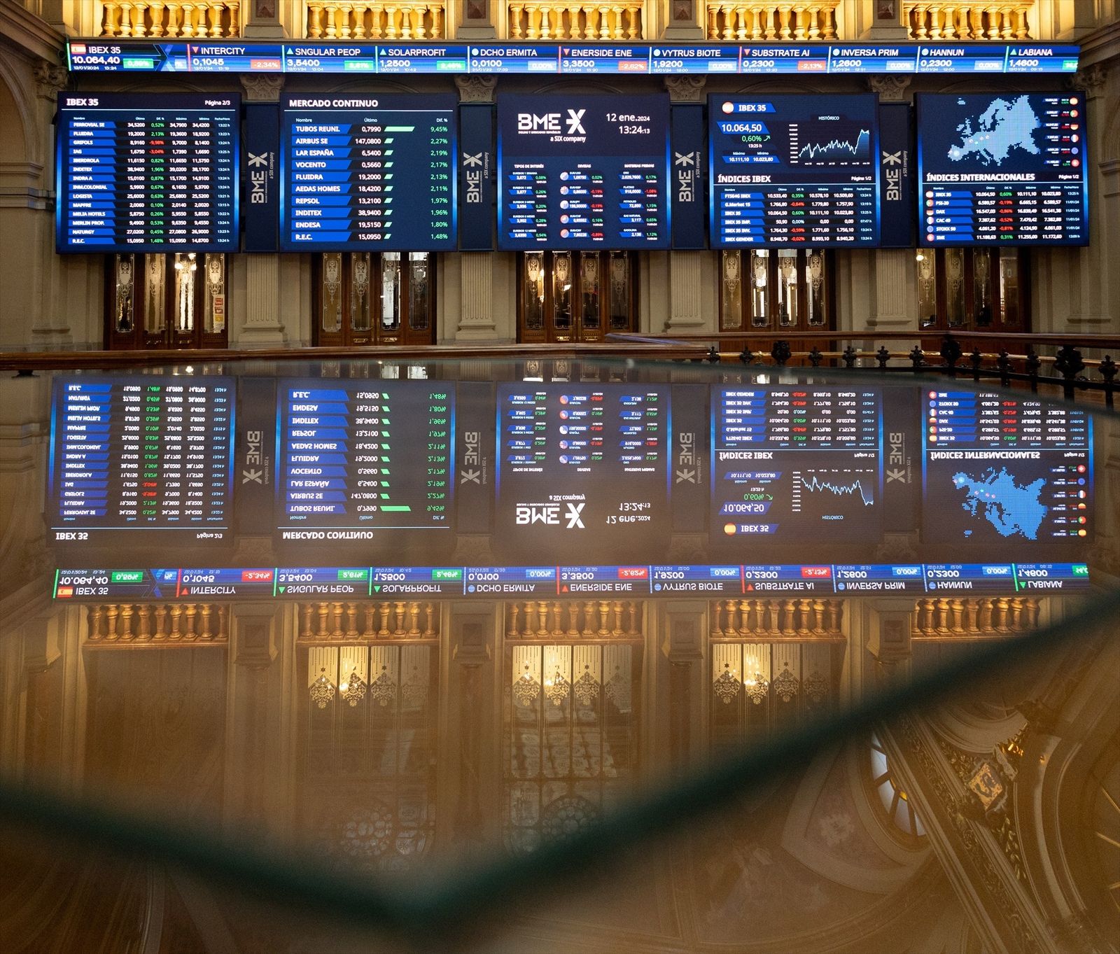 Paneles del Ibex 35, en el Palacio de la Bolsa