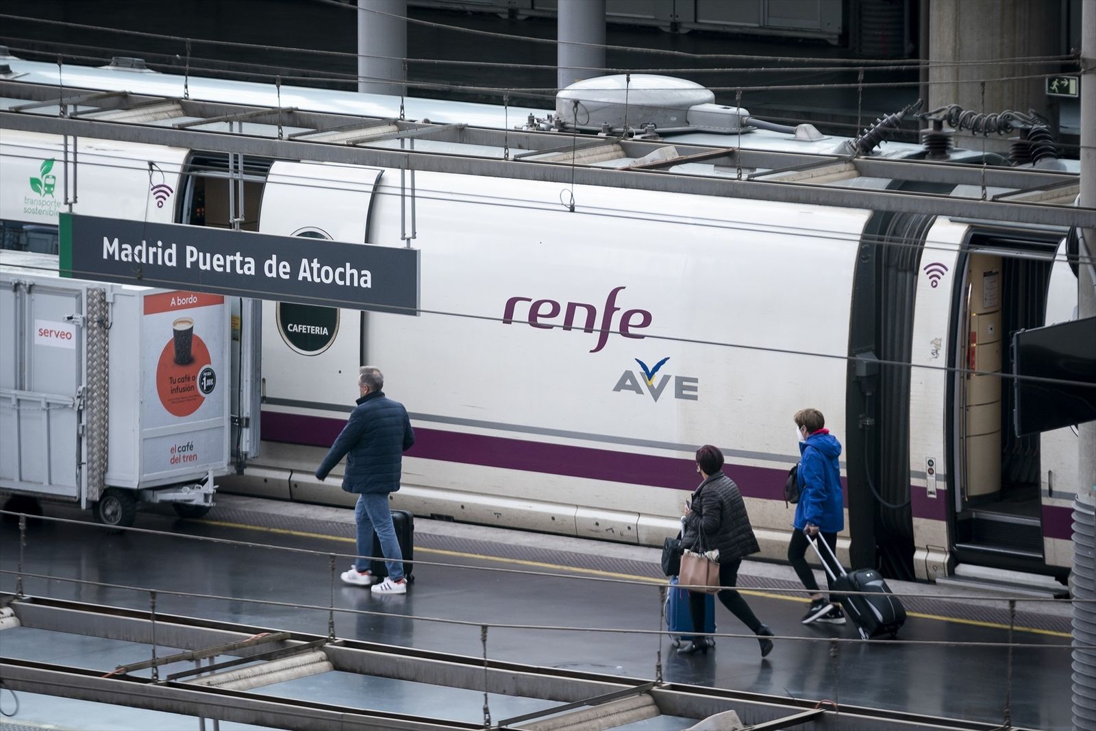 AVE estacionado en la estación de Madrid Puerta de Atocha