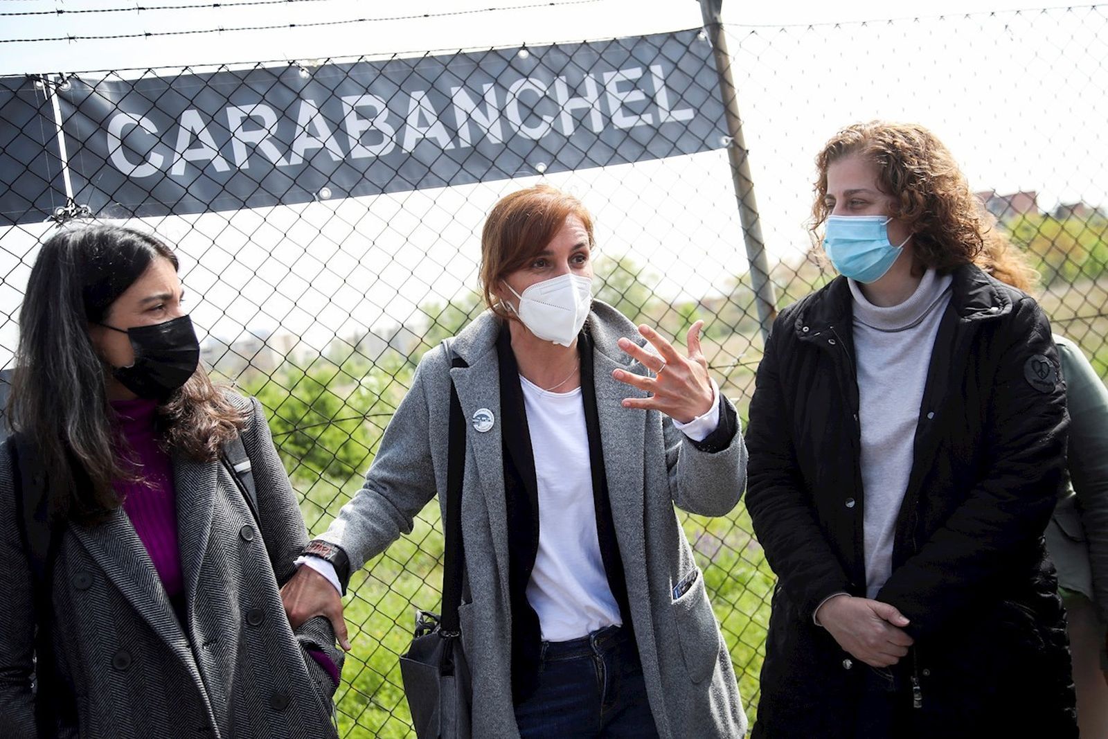 La candidata de Más Madrid a la Comunidad, Mónica García, en la visita al solar de la antigua cárcel de Carabanchel
