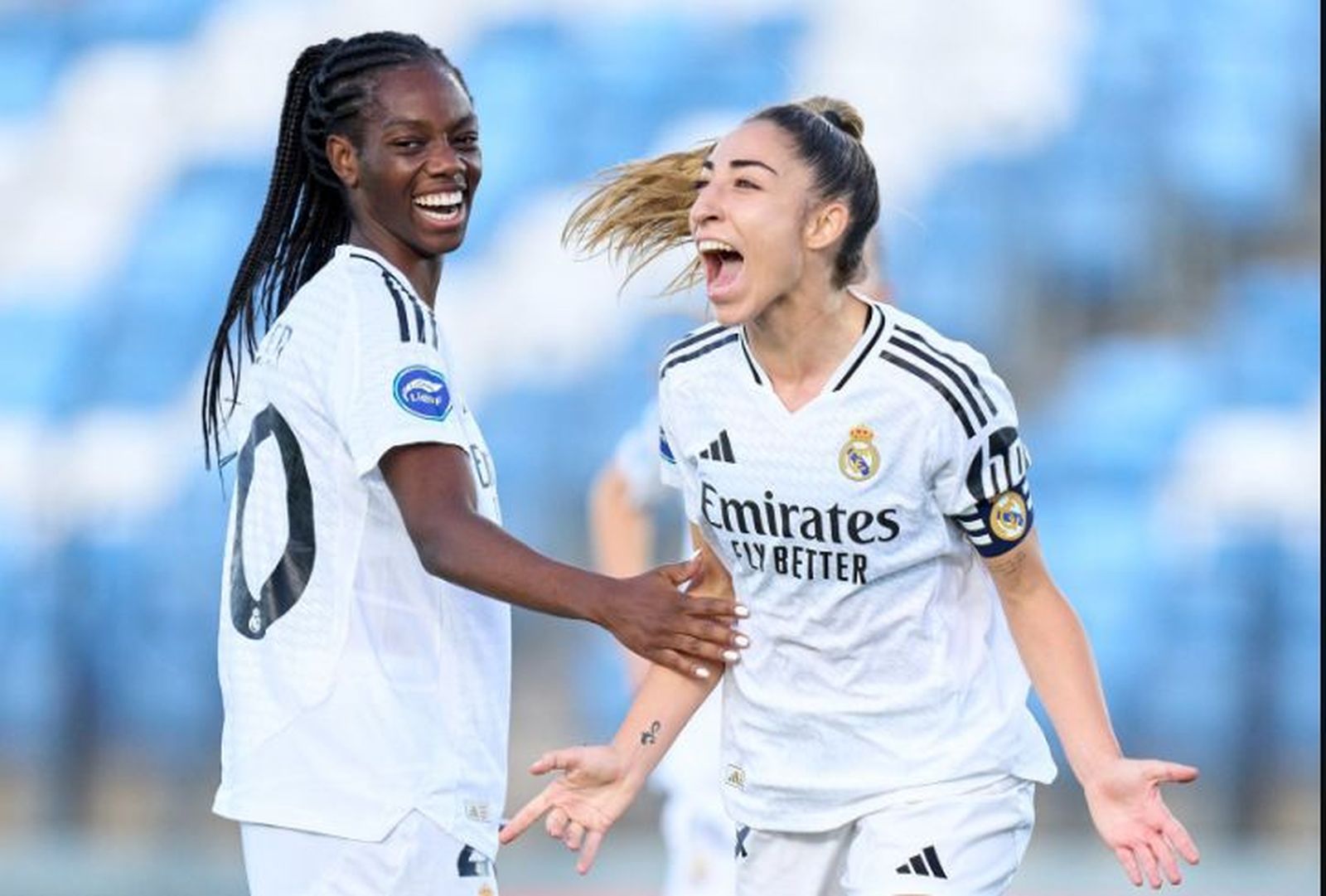 Olga Carmona celebra el gol