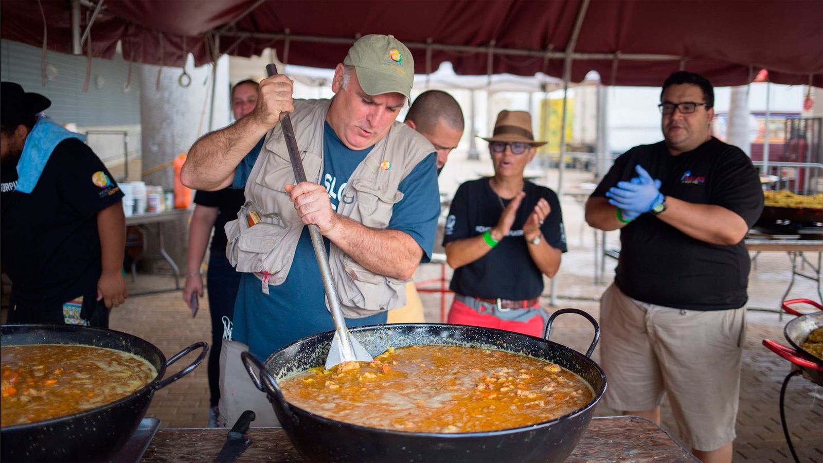 El chef José Andrés en una de las comidas solidarias que organiza