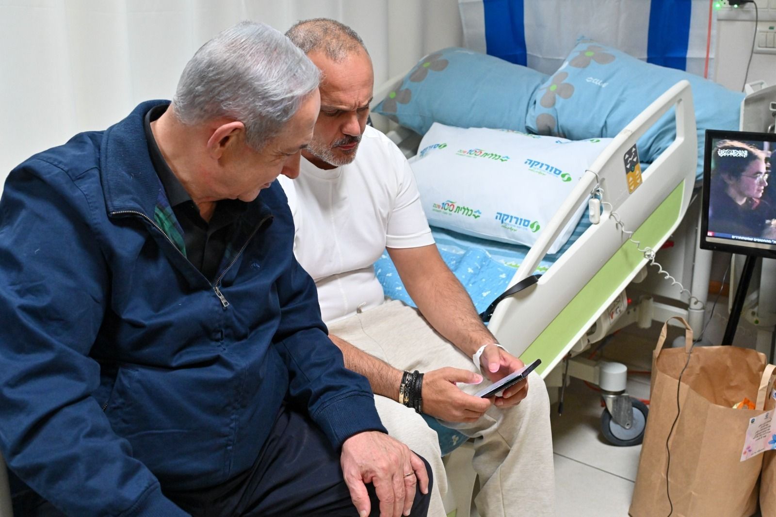 Imagen de archivo de la visita de Benjamin Netanyahu a un centro médico