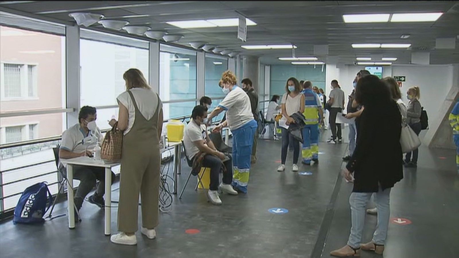 Cierra el punto de vacunación del WiZink Center y sus sanitarios se trasladan al Zendal que seguirá vacunando