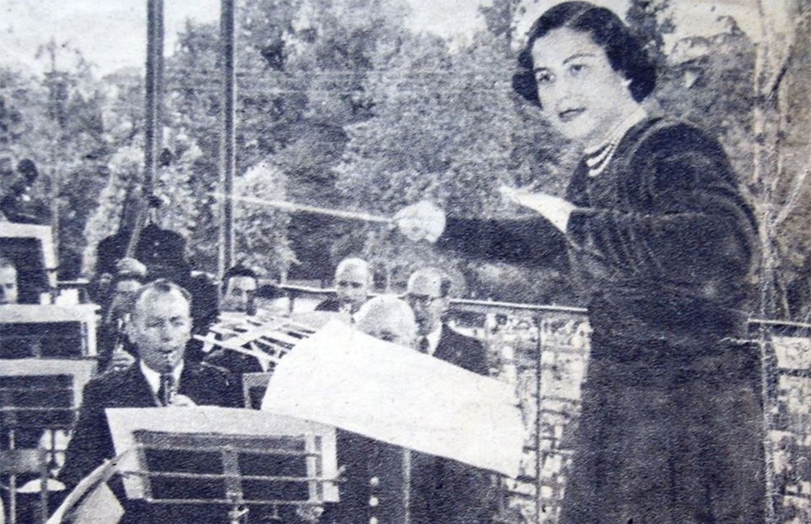 Elena Romero Barbosa, la primera mujer directora de orquesta en España
