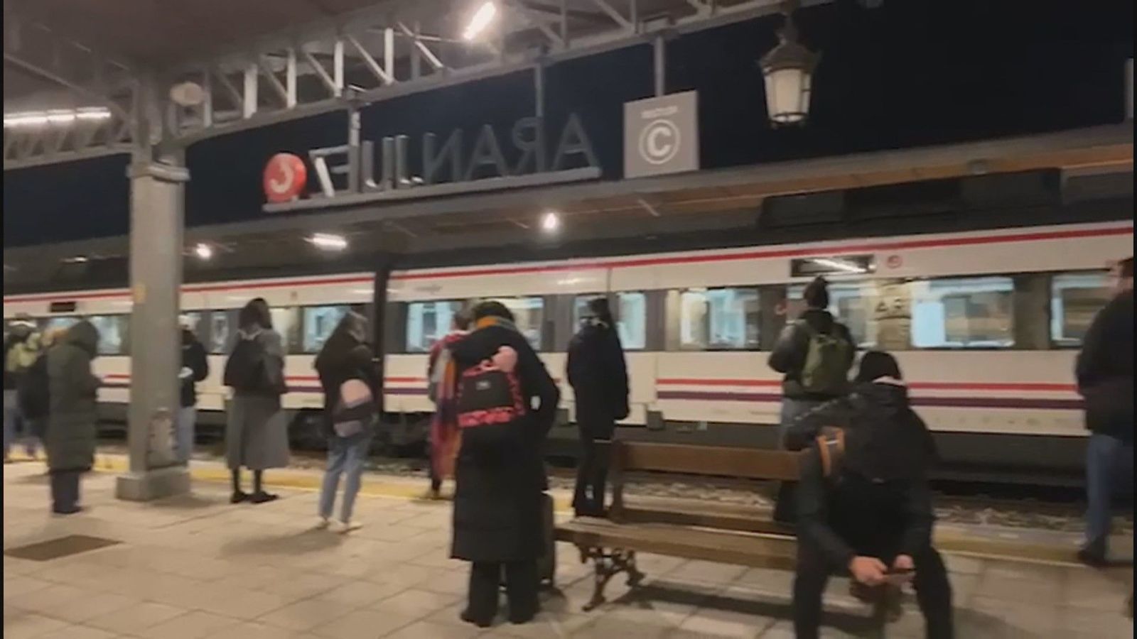 Usuarios de Cercanías denuncian el caos por los cortes nocturnos de la línea C-3