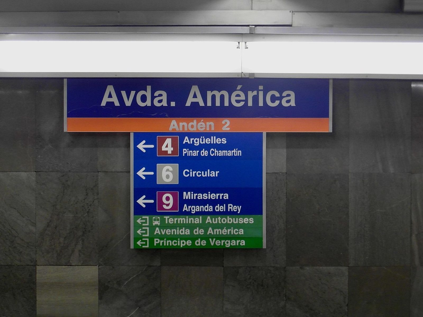 Andén de la línea 7 en la estación de metro de Avenida de América