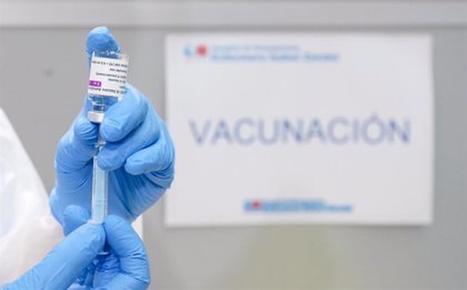 El PSOE califica de "ayusada" la vacunación en el Zendal las 24 horas del día
